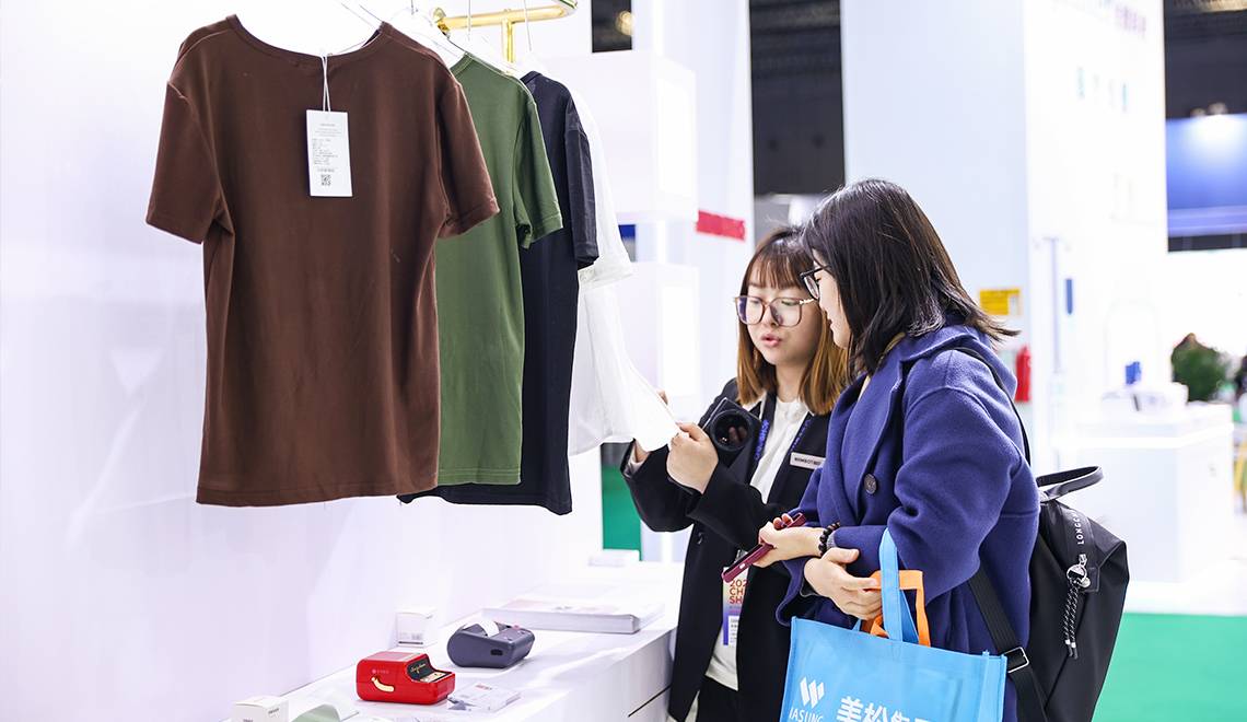 精臣攜多款智能標簽打印產品亮相2024CHINASHOP，賦能服裝服飾零售新場景